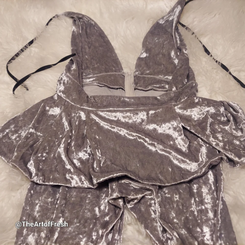 Elegant Silver Gray Velvet Jumpsuit with Halter Neckline - Picture 8 of 15